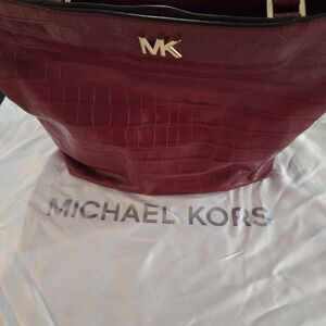 MICHAEL KORS MOTT MEDIUM SMOOTH LEATHER TOTE In Mulberry